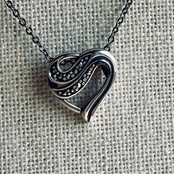 Vintage Marcasite & 925 NV Sterling Silver Swirl Heart Pendant & Necklace - Picture 1 of 10